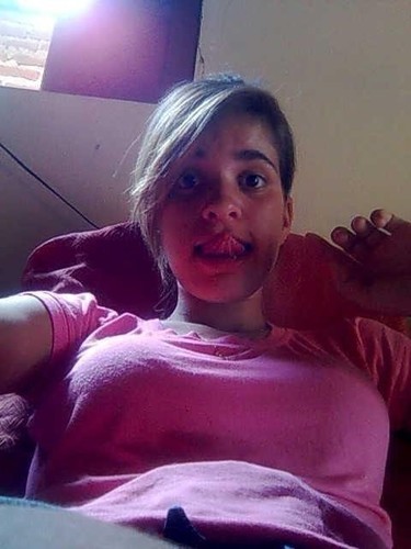 15 anos, estudo na escola modelo, Libriana , Galega, gosto de swigueira, Flamenguista de coração, quer saber mais ? Segue aê . Falôw ?  *--*