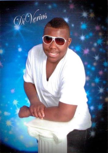 im kool and fun and i love to have party and i love girl  music