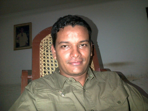 Nacido en Momil,cord. Residente en Montería. Profes. Administracion de Empresas. Analista de credito de BMM.Asesor Seguros Bolivar S.A.