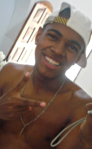 É só eu pensar em desistir que Deus me põe no colo e sussura ao meu coração: Ei, Eu tô no controle e a tua vitória já está garantida. Fé!