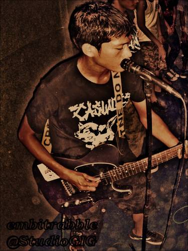 QUBROO's profile picture. Swipe a guitar in my band NSM...!!!! YEEEAAAHH