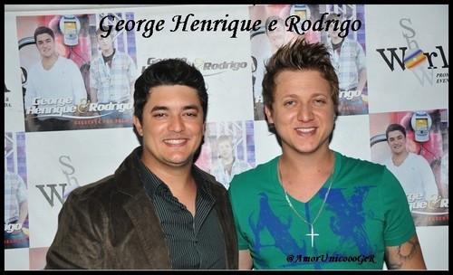 A gente tenta se entender, mas não consegue, nada fica em paz
Os beijos são amargos, não adoçam como algum tempo atrás...♪ Eu AMO George Henrique e Rodrigo ♥