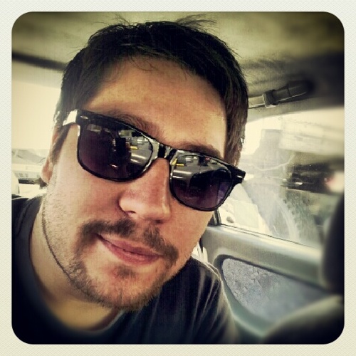 Mabrit_'s profile picture. Cuasi Periodista, Financiero, Ingeniero Comercial y Amante de la buena música.