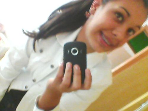O que tem por trás desse sorriso
Que me deixa fissurado em você...♫