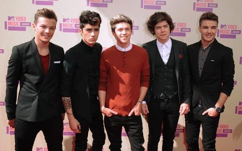 Umm... so... basically... I am Directioner from Narnia, still waiting for 1D to come here... One Direction♥