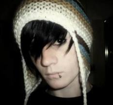 hi im aiden 18 straight nd taken by my baby girl @skylarstar7 so no touchy my best friend is @BenjiR12 so dnt hurt him my cousin @bloodismycolor is awesome :)