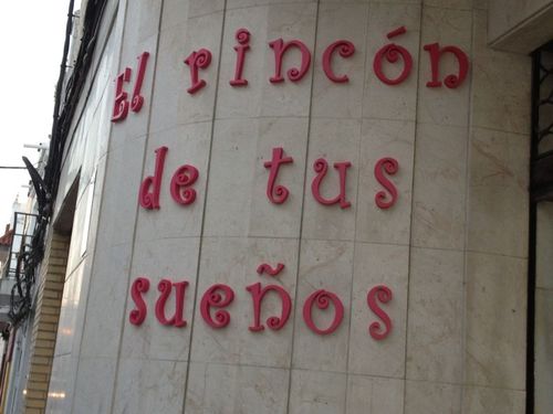 El Rincón de tus Sueños, tienda de regalos especializada en niñ@s y en sus personajes preferidos, en Coria del Río (Sevilla). Síguenos!!