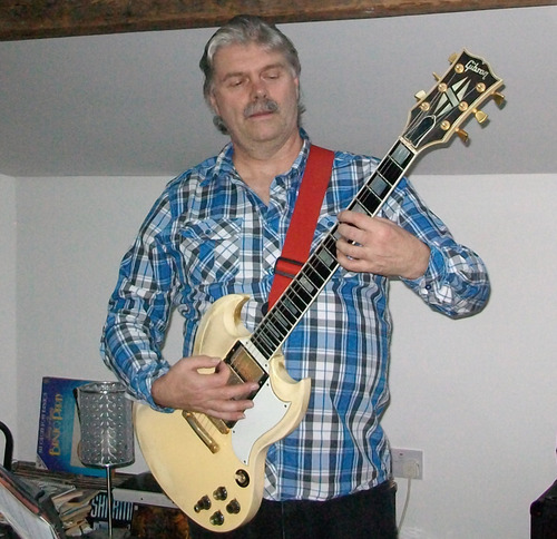 Mick Smith: Guitar, Bass, Mandolin, Banjo & Music Theory teacher for Blackburn, Darwen, Preston, Clitheroe and surrounding areas.