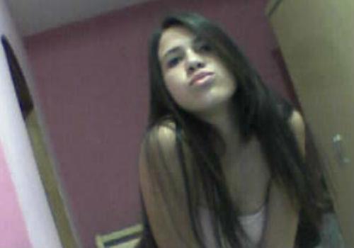Sou menina, mulher q procura ser feliz, independente.....Amo mt minha Família- Sandra, Anderson e Shara meus amores maiores..s2