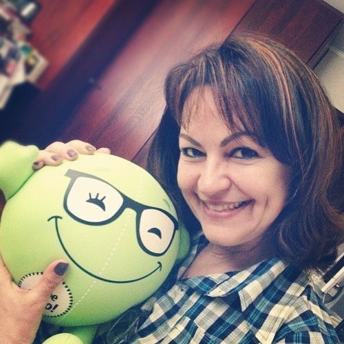Existe a princesa chamada @Kefera e existe a rainha chamada @ZeivaBuchmann e é pra essa guerreira o nosso FC | Seguido por ela dia 25/06/12 | Since: 25/06/12.
