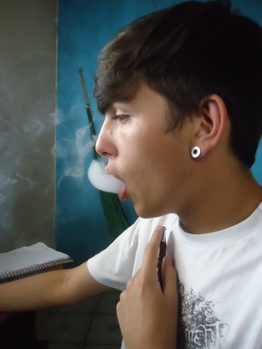 Sou só da minha bb  @WeeseGraa_ e gêmeo do @duudulopes  do  @_BiiielOliveira e do  @bruninho_crouch e sou o bis dlç da @WeeseViic_  e irmão da @BruTayller s2'