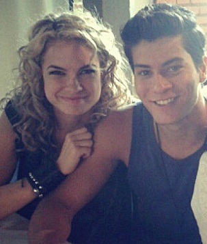 Fa clube  feito em homenagem ao Life   @Aguiarthur . 
Donas :   @Emanuelafani_  &  @Nat_Lovelblanco
 Sincê 17/09/11