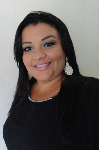 Sou de bem com a vida, adoro filmes, maquiagens (adorroooo), musica, amigos, familia. Deus esta semrpe comigo, tenho mta fé.