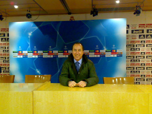 FF. Futbolista Frustado. Federado desde los 11 años. Animando en directo al R.Oviedo  desde el 66.