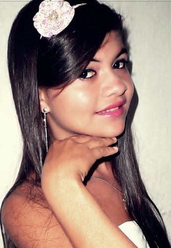 19 aninhos, flamenguista, gentil, simpática, carinhosa quando merecem e pra saber mais só seguindo meu amor...