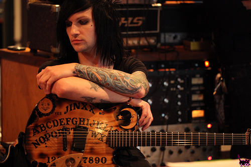 Hi. I'm Jinxx.