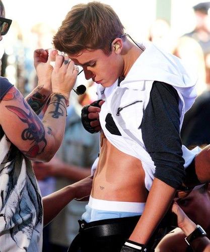 Made this twitter to support my idol, inspiration and hero @JustinBieber.♥