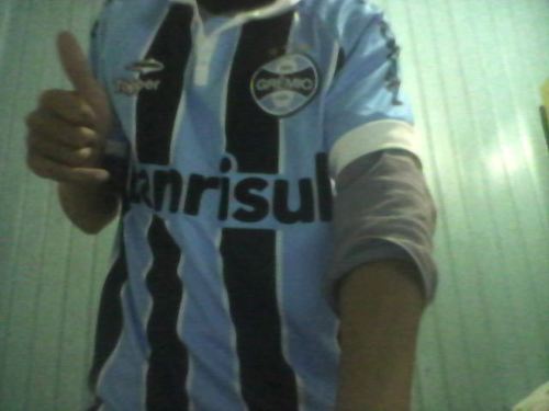 gosto de jogar bola com meus amigos na rua e de jogar pley