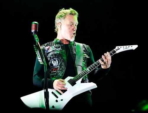 Hi,I'm James...You know,the guy from Metallica! Here to make some new friends. {Single}{RP 18+}{Guitarist & singer}