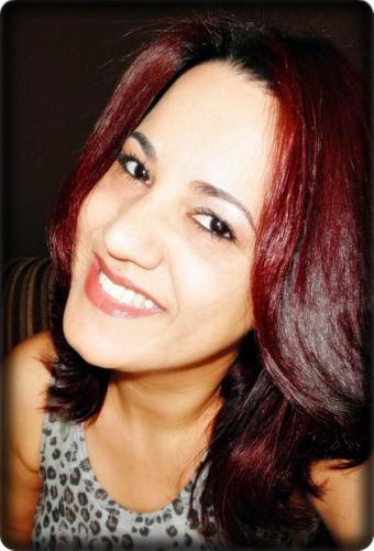 Esposa do Pr. Rogério Cardoso.. Dirigimos a IEADC do Bairro Santa Helena, Trabalho como  .Backvocal.