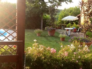 Bed and Breakfast vicino ad Asti, nella terra del buon vino e del tartufo bianco.Ideale per passare soggiorni di completo relax in mezzo alla natura.