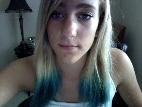 hey im Delia
im thirteen
i love one direction ,softball, and ...
im canadian :p
i follow back always :)
oh and i like turtles