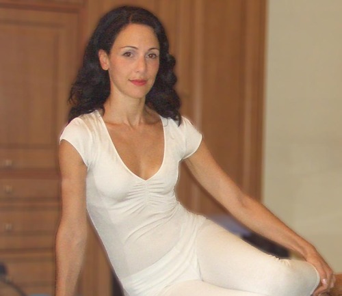 Pilates Instructor. Anatomy & physical culture geek. World ✈, Artist & Mother. Leader. Follower. Tweeter. Kind ♥'ed~inspiring minds to transform bodies & lives.