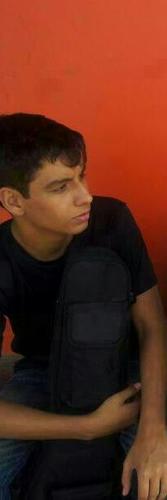 Único, divertido, agitado, pensador, são as características que usaria para falar de mim. Vejo música em tudo, e em tudo vejo sentido, experiência e energia.