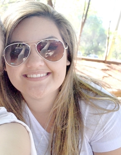 Bárbara Santos, 18 anos, Fotógrafa em Ribeirão Preto.A fotografia não entrou na minha vida por acaso, até que resolvi estudar e encarar isso como profissão.