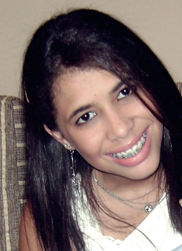 Amo tudo o que me faz feliz e me faz sentir bem. Amigos, familia e todos que me querem bem . Sou do tipo, menina alegre. Se gostou bom.Senao,pouco me importa.