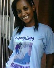 Sou evangélica,tenho27anos,solteira,tenho uma filha de 3anos e moro em nova iguaçu,sou vascaina, amo ouvir musica e ver um bom filme sou caseira, muito moleca!