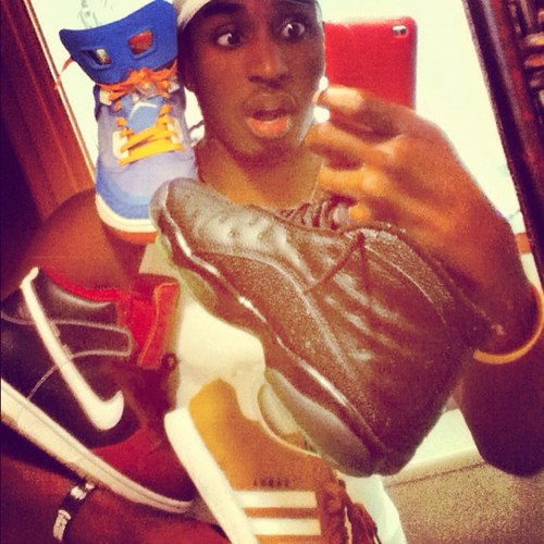 SamoaOrigKH's profile picture. Nothing much I love shoes clothes basketball and all the people in milwaukee wearing samoas are my sons official month of starting wearing them is august 2011