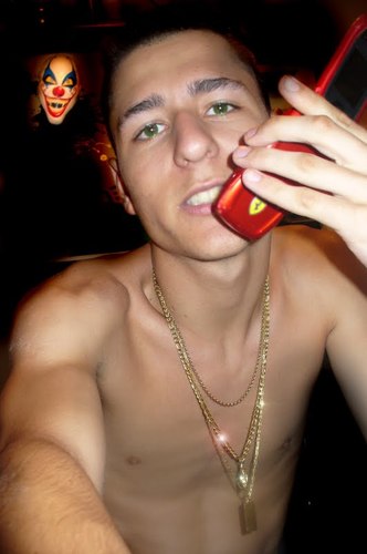 Sorria bonito e deixe os outros quererem descobrir qual é o segredo que faz você rir #Follow-me ? ;* Z/L
