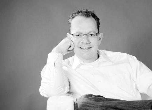 Ich bin Marketing- und Vertriebs-Ökonom (VWA) und Betriebswirt (VWA). In meiner Freizeit bin ich als Internetmarketer tätig.