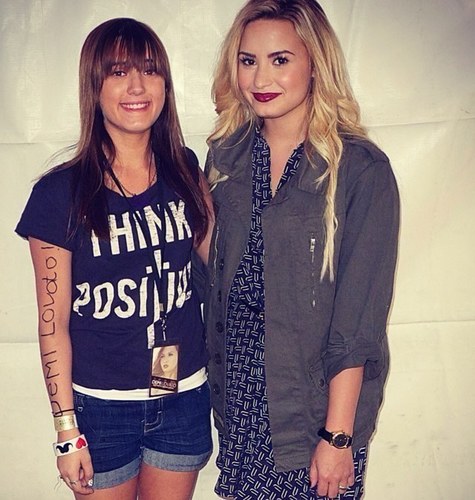 melissabrasch24's profile picture. It's amazing what you can hide just by putting on a smile. :)