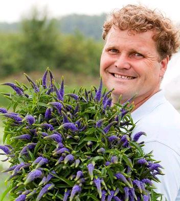 Zomerbloemenkwekerij in het hartje van Brabant. Marjoleen en Kees kweken seizoensbloemen met zorg & liefde.