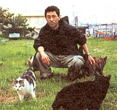 城ケ島にいる28匹ぐらいの野良猫の面倒をみています。 
https://t.co/AK38413oEu