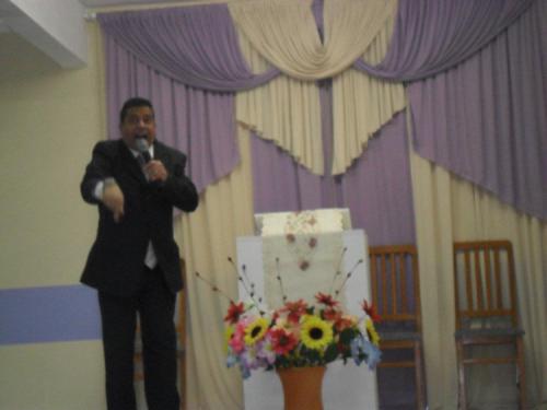 sou uma pessoa que adora á Deus acima de todas as coisas,e sou pregador do Evangelho de Jesus
