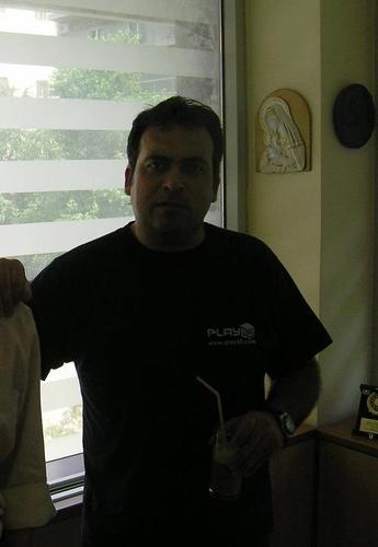 mikelesvos's profile picture. Τίποτα δεν δείχνει καλύτερα τον χαρακτήρα των ανθρώπων, όσο τα πράγματα με τα οποία γελάνε!!!