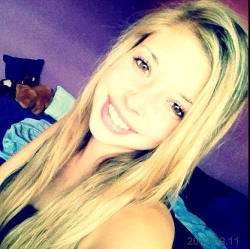 EvilFlower_'s profile picture. please follow back 3!