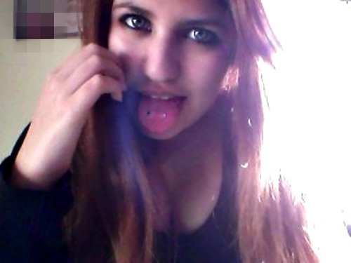 HOLIIII*-* bueno me dicen tiityh doi de chile , nose ocupar mucho twitter :Y pero sigeme po:') eso chaito