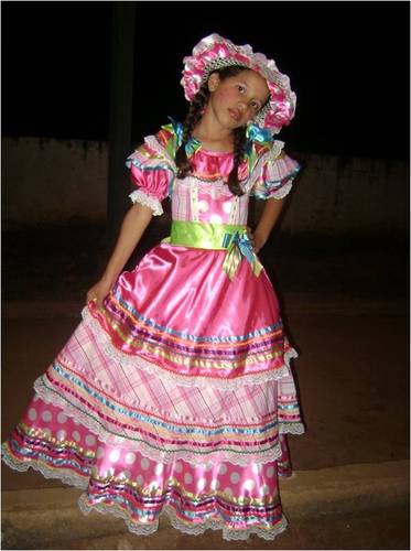 sou muito inteligente,amo futebol,gosto de computador,etc...
sou vascaína ate morrer,sou bonita,elegante e muito mais!