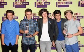 O Niall comeu!! Mas segue ai vaii... 1000 Bejos :*