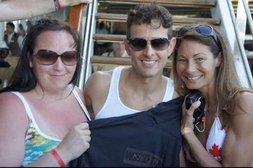 nkotb_shirt's profile picture. Im a shirt, not just a plain shirt but a NKOTB shirt that is shared among three of the best BLOCKHEADS! I travel and explore all that is NKOTB