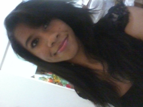 Escorpiana,15 anos, corinthiana s2, curto pop e rock, Deus acima de tdu, amo meus amgs, http://t.co/UQntg4us  ..... se gostou segue aéw (: !!