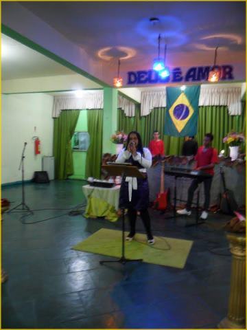 Fui criada para o louvor da glória de Deus! E tudo que eu tenho pertence a Ele, e a minha voz, é um intrumento de louvor e adoração ao Deus Todo-Poderoso!