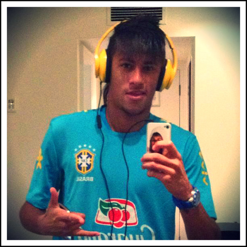 Uma fã COMPLETAMENTE APAIXONADA pelo @Njr92. Que luta para alcançar seus sonhos. Sou da @gabi_diz s2