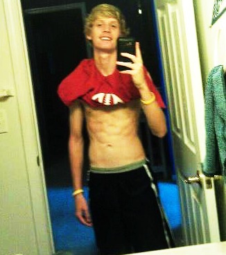 My names Brandon, I'm 17 years old, Single, i love surfin, i love my car and love the ladies. Florida where i reside at.