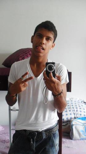 Elogios não me elevam, Criticas não me rebaixam, Sou quem sou não o que acham !!