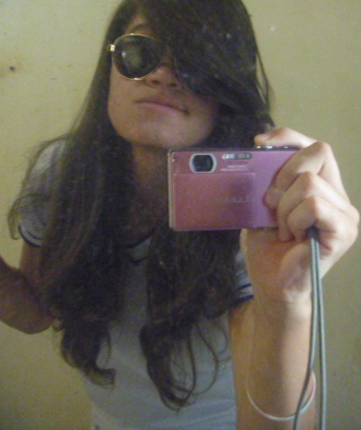 E Tudo começou com um abraço , deixando seu cheiro aqui guardado (88' (: